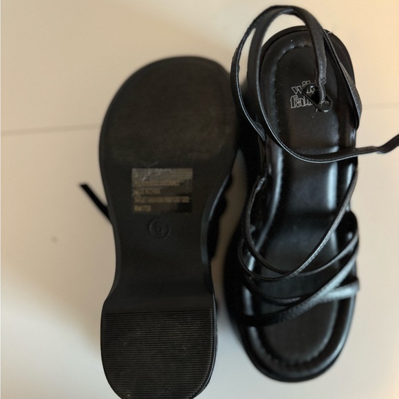 Strappy Black Platform Sandal Size 6 - Picture 10 of 13